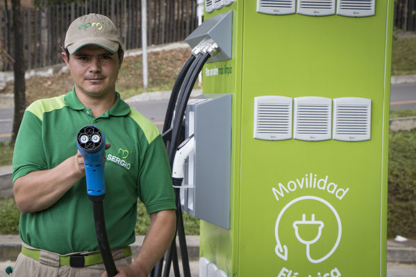 Ecoestación Estación TEXACO AUTOGAS Avenida  Vegas Envigado
Ecoestación Estación TEXACO AUTOGAS Avenida las Vegas- Envigado
Fecha: Enero 29 de 2018
Para descargar esta fotografía en alta resolución, haga clic sobre la imagen hasta que la misma se despliegue en la pantalla completa; luego dé clic derecho y elija la opción "guardar imagen como". 
En caso de publicación por cualquier medio, solicitamos acompañarla del crédito: "Foto EPM"

Palabras clave: Ecoestación Estación TEXACO AUTOGAS Avenida  Vegas Envigado