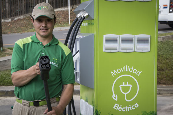 Ecoestación Estación TEXACO AUTOGAS Avenida  Vegas Envigado
Ecoestación Estación TEXACO AUTOGAS Avenida las Vegas- Envigado
Fecha: Enero 29 de 2018
Para descargar esta fotografía en alta resolución, haga clic sobre la imagen hasta que la misma se despliegue en la pantalla completa; luego dé clic derecho y elija la opción "guardar imagen como". 
En caso de publicación por cualquier medio, solicitamos acompañarla del crédito: "Foto EPM"

Palabras clave: Ecoestación Estación TEXACO AUTOGAS Avenida  Vegas Envigado