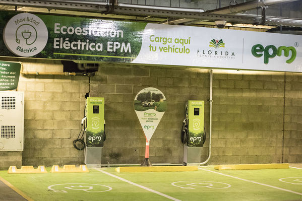 Ecoestación Parque Comercial La Florida
Ecoestación Parque Comercial La Florida
Fecha: Enero 29 de 2018
Para descargar esta fotografía en alta resolución, haga clic sobre la imagen hasta que la misma se despliegue en la pantalla completa; luego dé clic derecho y elija la opción "guardar imagen como". 
En caso de publicación por cualquier medio, solicitamos acompañarla del crédito: "Foto EPM"

Palabras clave: Ecoestación Parque Comercial La Florida