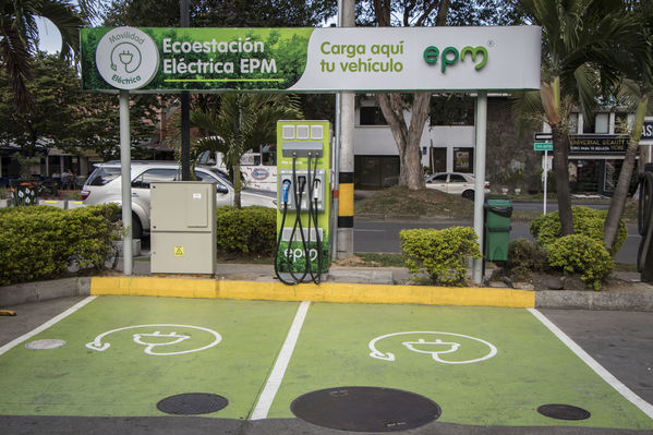 Ecoestación Estación ESSO Nutibara
Ecoestación Estación ESSO Nutibara
Fecha: Enero 29 de 2018
Para descargar esta fotografía en alta resolución, haga clic sobre la imagen hasta que la misma se despliegue en la pantalla completa; luego dé clic derecho y elija la opción "guardar imagen como". 
En caso de publicación por cualquier medio, solicitamos acompañarla del crédito: "Foto EPM"

Palabras clave: Ecoestación Estación ESSO Nutibara