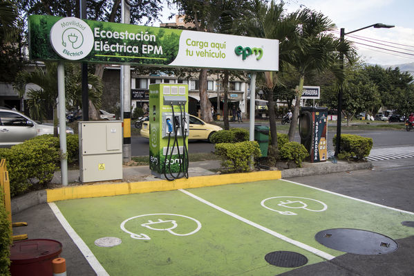 Ecoestación Estación ESSO Nutibara
Ecoestación Estación ESSO Nutibara
Fecha: Enero 29 de 2018
Para descargar esta fotografía en alta resolución, haga clic sobre la imagen hasta que la misma se despliegue en la pantalla completa; luego dé clic derecho y elija la opción "guardar imagen como". 
En caso de publicación por cualquier medio, solicitamos acompañarla del crédito: "Foto EPM"

Palabras clave: Ecoestación Estación ESSO Nutibara