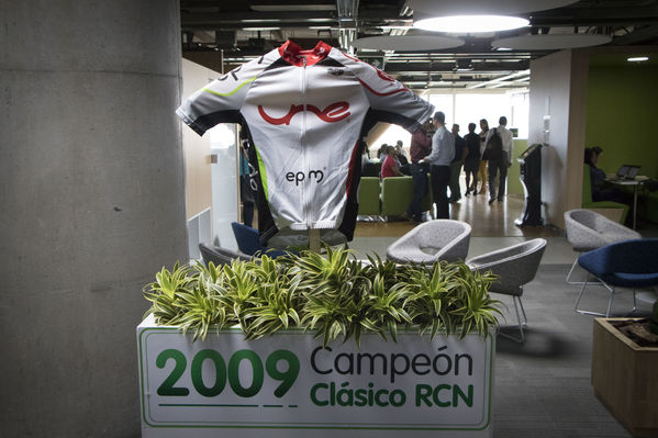 Presentación Equipo Ciclismo EPM 2018
Presentación del Equipo de Ciclismo EPM 2018
Fecha: Enero 31 de 2018
Para descargar esta fotografía en alta resolución, haga clic sobre la imagen hasta que la misma se despliegue en la pantalla completa; luego dé clic derecho y elija la opción "guardar imagen como". 
En caso de publicación por cualquier medio, solicitamos acompañarla del crédito: "Foto EPM"
Palabras clave: Presentación Equipo Ciclismo EPM 2018