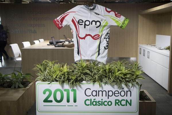 Presentación Equipo Ciclismo EPM 2018
Presentación del Equipo de Ciclismo EPM 2018
Fecha: Enero 31 de 2018
Para descargar esta fotografía en alta resolución, haga clic sobre la imagen hasta que la misma se despliegue en la pantalla completa; luego dé clic derecho y elija la opción "guardar imagen como". 
En caso de publicación por cualquier medio, solicitamos acompañarla del crédito: "Foto EPM"
Palabras clave: Presentación Equipo Ciclismo EPM 2018