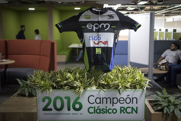 Presentación Equipo Ciclismo EPM 2018
Presentación del Equipo de Ciclismo EPM 2018
Fecha: Enero 31 de 2018
Para descargar esta fotografía en alta resolución, haga clic sobre la imagen hasta que la misma se despliegue en la pantalla completa; luego dé clic derecho y elija la opción "guardar imagen como". 
En caso de publicación por cualquier medio, solicitamos acompañarla del crédito: "Foto EPM"
Palabras clave: Presentación Equipo Ciclismo EPM 2018