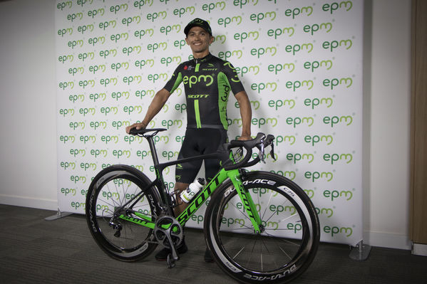 Presentación Equipo Ciclismo EPM 2018
Presentación del Equipo de Ciclismo EPM 2018
Fecha: Enero 31 de 2018
Para descargar esta fotografía en alta resolución, haga clic sobre la imagen hasta que la misma se despliegue en la pantalla completa; luego dé clic derecho y elija la opción "guardar imagen como". 
En caso de publicación por cualquier medio, solicitamos acompañarla del crédito: "Foto EPM"
Palabras clave: Presentación Equipo Ciclismo EPM 2018