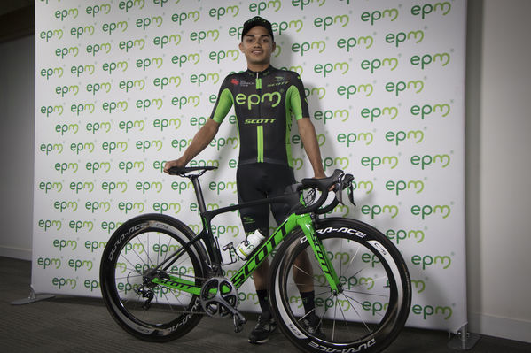 Presentación Equipo Ciclismo EPM 2018
Presentación del Equipo de Ciclismo EPM 2018
Fecha: Enero 31 de 2018
Para descargar esta fotografía en alta resolución, haga clic sobre la imagen hasta que la misma se despliegue en la pantalla completa; luego dé clic derecho y elija la opción "guardar imagen como". 
En caso de publicación por cualquier medio, solicitamos acompañarla del crédito: "Foto EPM"
Palabras clave: Presentación Equipo Ciclismo EPM 2018