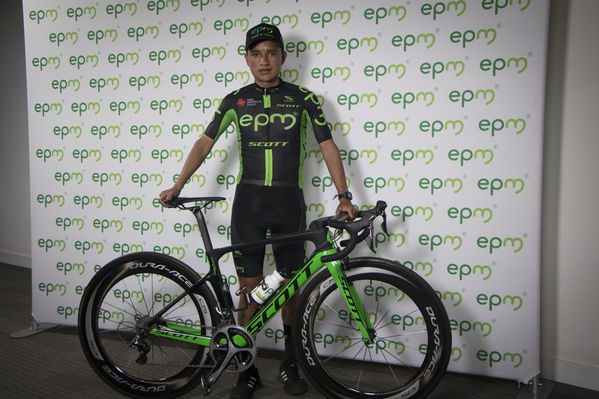 Presentación del Equipo de Ciclismo EPM 2018
Presentación del Equipo de Ciclismo EPM 2018
Fecha: Enero 31 de 2018
Para descargar esta fotografía en alta resolución, haga clic sobre la imagen hasta que la misma se despliegue en la pantalla completa; luego dé clic derecho y elija la opción "guardar imagen como". 
En caso de publicación por cualquier medio, solicitamos acompañarla del crédito: "Foto EPM"
Palabras clave: Presentación del Equipo de Ciclismo EPM 2018