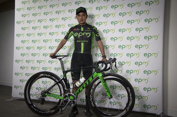 Presentación del Equipo de Ciclismo EPM 2018
Presentación del Equipo de Ciclismo EPM 2018
Fecha: Enero 31 de 2018
Para descargar esta fotografía en alta resolución, haga clic sobre la imagen hasta que la misma se despliegue en la pantalla completa; luego dé clic derecho y elija la opción "guardar imagen como". 
En caso de publicación por cualquier medio, solicitamos acompañarla del crédito: "Foto EPM"
Palabras clave: Presentación del Equipo de Ciclismo EPM 2018