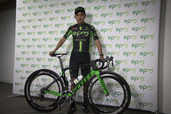 Presentación del Equipo de Ciclismo EPM 2018
Presentación del Equipo de Ciclismo EPM 2018
Fecha: Enero 31 de 2018
Para descargar esta fotografía en alta resolución, haga clic sobre la imagen hasta que la misma se despliegue en la pantalla completa; luego dé clic derecho y elija la opción "guardar imagen como". 
En caso de publicación por cualquier medio, solicitamos acompañarla del crédito: "Foto EPM"
Palabras clave: Presentación del Equipo de Ciclismo EPM 2018