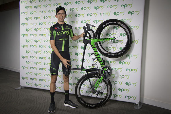 Presentación del Equipo de Ciclismo EPM 2018
Presentación del Equipo de Ciclismo EPM 2018
Fecha: Enero 31 de 2018
Para descargar esta fotografía en alta resolución, haga clic sobre la imagen hasta que la misma se despliegue en la pantalla completa; luego dé clic derecho y elija la opción "guardar imagen como". 
En caso de publicación por cualquier medio, solicitamos acompañarla del crédito: "Foto EPM"
Palabras clave: Presentación del Equipo de Ciclismo EPM 2018