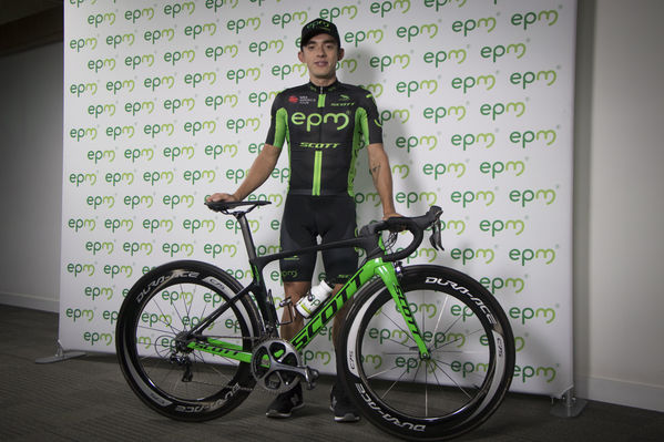 Presentación del Equipo de Ciclismo EPM 2018
Presentación del Equipo de Ciclismo EPM 2018
Fecha: Enero 31 de 2018
Para descargar esta fotografía en alta resolución, haga clic sobre la imagen hasta que la misma se despliegue en la pantalla completa; luego dé clic derecho y elija la opción "guardar imagen como". 
En caso de publicación por cualquier medio, solicitamos acompañarla del crédito: "Foto EPM"
Palabras clave: Presentación del Equipo de Ciclismo EPM 2018