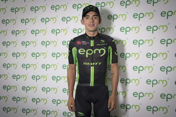 Presentación del Equipo de Ciclismo EPM 2018
Presentación del Equipo de Ciclismo EPM 2018
Fecha: Enero 31 de 2018
Para descargar esta fotografía en alta resolución, haga clic sobre la imagen hasta que la misma se despliegue en la pantalla completa; luego dé clic derecho y elija la opción "guardar imagen como". 
En caso de publicación por cualquier medio, solicitamos acompañarla del crédito: "Foto EPM"
Palabras clave: Presentación del Equipo de Ciclismo EPM 2018