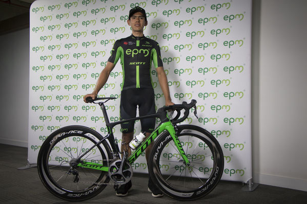 Presentación del Equipo de Ciclismo EPM 2018
Presentación del Equipo de Ciclismo EPM 2018
Fecha: Enero 31 de 2018
Para descargar esta fotografía en alta resolución, haga clic sobre la imagen hasta que la misma se despliegue en la pantalla completa; luego dé clic derecho y elija la opción "guardar imagen como". 
En caso de publicación por cualquier medio, solicitamos acompañarla del crédito: "Foto EPM"
Palabras clave: Presentación del Equipo de Ciclismo EPM 2018