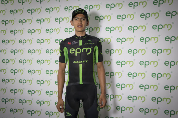 Presentación del Equipo de Ciclismo EPM 2018
Presentación del Equipo de Ciclismo EPM 2018
Fecha: Enero 31 de 2018
Para descargar esta fotografía en alta resolución, haga clic sobre la imagen hasta que la misma se despliegue en la pantalla completa; luego dé clic derecho y elija la opción "guardar imagen como". 
En caso de publicación por cualquier medio, solicitamos acompañarla del crédito: "Foto EPM"
Palabras clave: Presentación del Equipo de Ciclismo EPM 2018