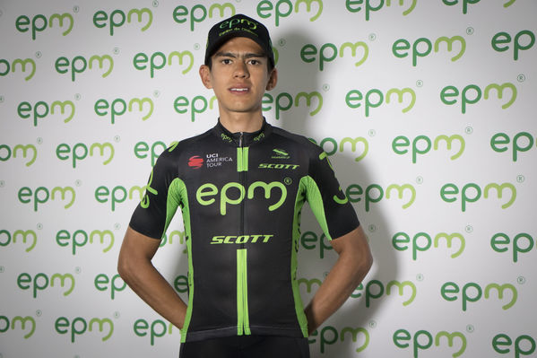 Presentación del Equipo de Ciclismo EPM 2018
Presentación del Equipo de Ciclismo EPM 2018
Fecha: Enero 31 de 2018
Para descargar esta fotografía en alta resolución, haga clic sobre la imagen hasta que la misma se despliegue en la pantalla completa; luego dé clic derecho y elija la opción "guardar imagen como". 
En caso de publicación por cualquier medio, solicitamos acompañarla del crédito: "Foto EPM"
Palabras clave: Presentación del Equipo de Ciclismo EPM 2018