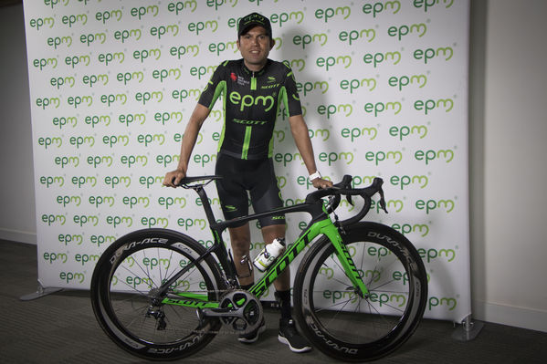 Presentación del Equipo de Ciclismo EPM 2018
Presentación del Equipo de Ciclismo EPM 2018
Fecha: Enero 31 de 2018
Para descargar esta fotografía en alta resolución, haga clic sobre la imagen hasta que la misma se despliegue en la pantalla completa; luego dé clic derecho y elija la opción "guardar imagen como". 
En caso de publicación por cualquier medio, solicitamos acompañarla del crédito: "Foto EPM"
Palabras clave: Presentación del Equipo de Ciclismo EPM 2018