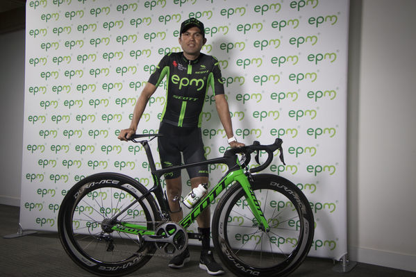 Presentación del Equipo de Ciclismo EPM 2018
Presentación del Equipo de Ciclismo EPM 2018
Fecha: Enero 31 de 2018
Para descargar esta fotografía en alta resolución, haga clic sobre la imagen hasta que la misma se despliegue en la pantalla completa; luego dé clic derecho y elija la opción "guardar imagen como". 
En caso de publicación por cualquier medio, solicitamos acompañarla del crédito: "Foto EPM"
Palabras clave: Presentación del Equipo de Ciclismo EPM 2018