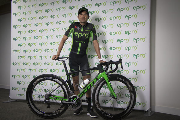 Presentación del Equipo de Ciclismo EPM 2018
Presentación del Equipo de Ciclismo EPM 2018
Fecha: Enero 31 de 2018
Para descargar esta fotografía en alta resolución, haga clic sobre la imagen hasta que la misma se despliegue en la pantalla completa; luego dé clic derecho y elija la opción "guardar imagen como". 
En caso de publicación por cualquier medio, solicitamos acompañarla del crédito: "Foto EPM"
Palabras clave: Presentación del Equipo de Ciclismo EPM 2018
