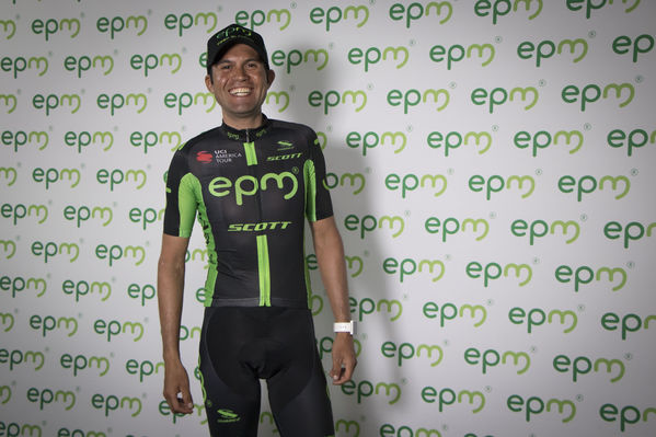 Presentación del Equipo de Ciclismo EPM 2018
Presentación del Equipo de Ciclismo EPM 2018
Fecha: Enero 31 de 2018
Para descargar esta fotografía en alta resolución, haga clic sobre la imagen hasta que la misma se despliegue en la pantalla completa; luego dé clic derecho y elija la opción "guardar imagen como". 
En caso de publicación por cualquier medio, solicitamos acompañarla del crédito: "Foto EPM"
Palabras clave: Presentación del Equipo de Ciclismo EPM 2018