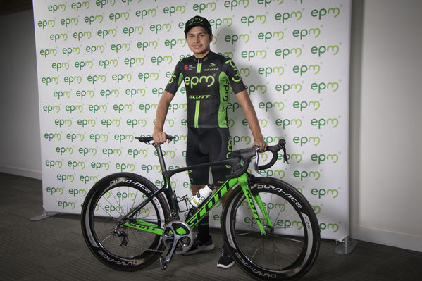 Presentación del Equipo de Ciclismo EPM 2018
Presentación del Equipo de Ciclismo EPM 2018
Fecha: Enero 31 de 2018
Para descargar esta fotografía en alta resolución, haga clic sobre la imagen hasta que la misma se despliegue en la pantalla completa; luego dé clic derecho y elija la opción "guardar imagen como". 
En caso de publicación por cualquier medio, solicitamos acompañarla del crédito: "Foto EPM"
Palabras clave: Presentación del Equipo de Ciclismo EPM 2018