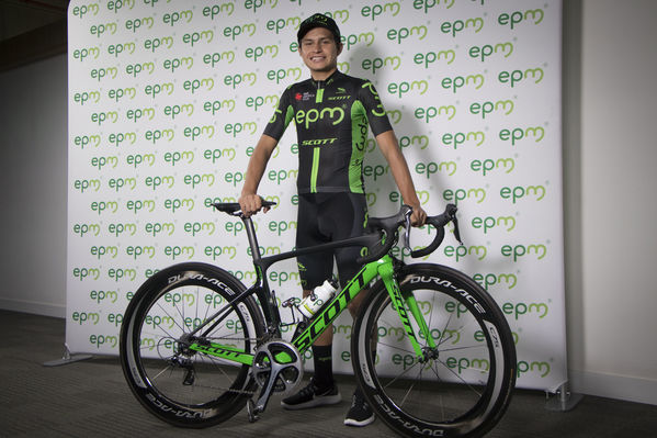Presentación del Equipo de Ciclismo EPM 2018
Presentación del Equipo de Ciclismo EPM 2018
Fecha: Enero 31 de 2018
Para descargar esta fotografía en alta resolución, haga clic sobre la imagen hasta que la misma se despliegue en la pantalla completa; luego dé clic derecho y elija la opción "guardar imagen como". 
En caso de publicación por cualquier medio, solicitamos acompañarla del crédito: "Foto EPM"
Palabras clave: Presentación del Equipo de Ciclismo EPM 2018