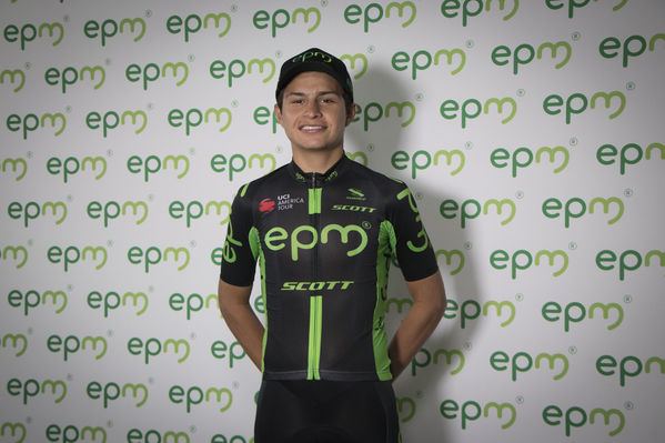 Presentación del Equipo de Ciclismo EPM 2018
Presentación del Equipo de Ciclismo EPM 2018
Fecha: Enero 31 de 2018
Para descargar esta fotografía en alta resolución, haga clic sobre la imagen hasta que la misma se despliegue en la pantalla completa; luego dé clic derecho y elija la opción "guardar imagen como". 
En caso de publicación por cualquier medio, solicitamos acompañarla del crédito: "Foto EPM"
Palabras clave: Presentación del Equipo de Ciclismo EPM 2018