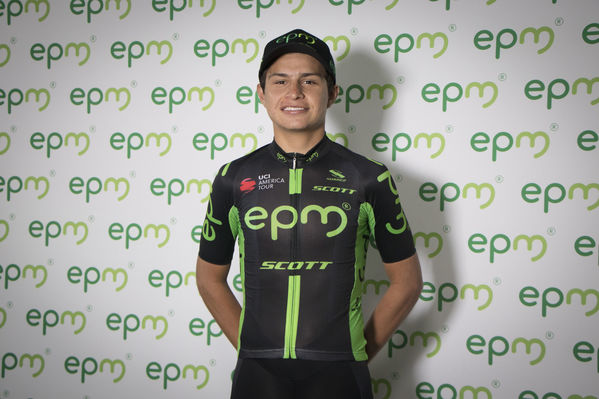 Presentación del Equipo de Ciclismo EPM 2018
Presentación del Equipo de Ciclismo EPM 2018
Fecha: Enero 31 de 2018
Para descargar esta fotografía en alta resolución, haga clic sobre la imagen hasta que la misma se despliegue en la pantalla completa; luego dé clic derecho y elija la opción "guardar imagen como". 
En caso de publicación por cualquier medio, solicitamos acompañarla del crédito: "Foto EPM"
Palabras clave: Presentación del Equipo de Ciclismo EPM 2018