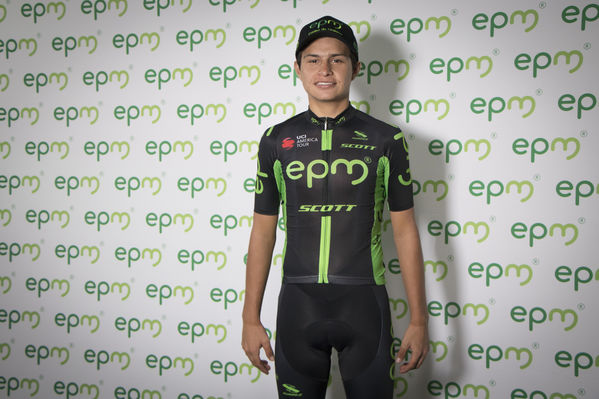 Presentación del Equipo de Ciclismo EPM 2018
Presentación del Equipo de Ciclismo EPM 2018
Fecha: Enero 31 de 2018
Para descargar esta fotografía en alta resolución, haga clic sobre la imagen hasta que la misma se despliegue en la pantalla completa; luego dé clic derecho y elija la opción "guardar imagen como". 
En caso de publicación por cualquier medio, solicitamos acompañarla del crédito: "Foto EPM"
Palabras clave: Presentación del Equipo de Ciclismo EPM 2018