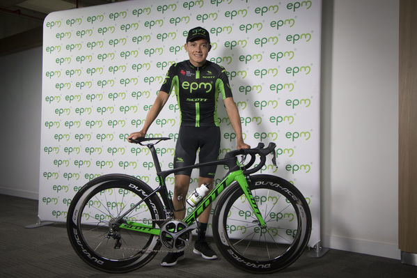 Presentación del Equipo de Ciclismo EPM 2018
Presentación del Equipo de Ciclismo EPM 2018
Fecha: Enero 31 de 2018
Para descargar esta fotografía en alta resolución, haga clic sobre la imagen hasta que la misma se despliegue en la pantalla completa; luego dé clic derecho y elija la opción "guardar imagen como". 
En caso de publicación por cualquier medio, solicitamos acompañarla del crédito: "Foto EPM"
Palabras clave: Presentación del Equipo de Ciclismo EPM 2018