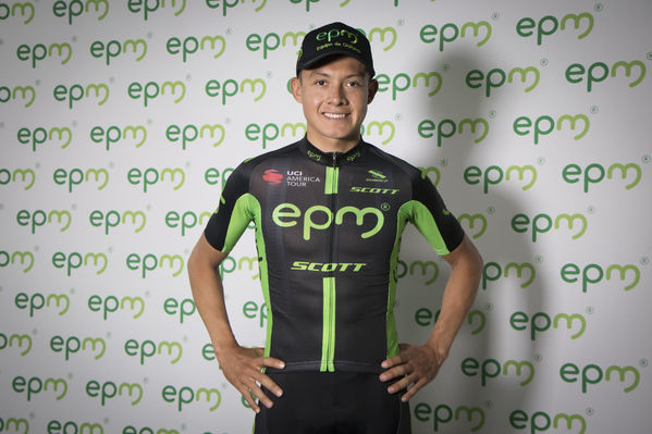 Presentación del Equipo de Ciclismo EPM 2018
Presentación del Equipo de Ciclismo EPM 2018
Fecha: Enero 31 de 2018
Para descargar esta fotografía en alta resolución, haga clic sobre la imagen hasta que la misma se despliegue en la pantalla completa; luego dé clic derecho y elija la opción "guardar imagen como". 
En caso de publicación por cualquier medio, solicitamos acompañarla del crédito: "Foto EPM"
Palabras clave: Presentación del Equipo de Ciclismo EPM 2018