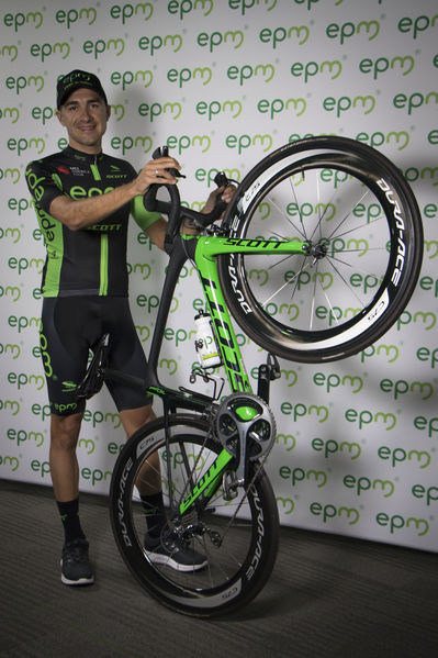 Presentación del Equipo de Ciclismo EPM 2018
Presentación del Equipo de Ciclismo EPM 2018
Fecha: Enero 31 de 2018
Para descargar esta fotografía en alta resolución, haga clic sobre la imagen hasta que la misma se despliegue en la pantalla completa; luego dé clic derecho y elija la opción "guardar imagen como". 
En caso de publicación por cualquier medio, solicitamos acompañarla del crédito: "Foto EPM"
Palabras clave: Presentación del Equipo de Ciclismo EPM 2018