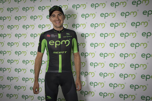 Presentación del Equipo de Ciclismo EPM 2018
Presentación del Equipo de Ciclismo EPM 2018
Fecha: Enero 31 de 2018
Para descargar esta fotografía en alta resolución, haga clic sobre la imagen hasta que la misma se despliegue en la pantalla completa; luego dé clic derecho y elija la opción "guardar imagen como". 
En caso de publicación por cualquier medio, solicitamos acompañarla del crédito: "Foto EPM"
Palabras clave: Presentación del Equipo de Ciclismo EPM 2018