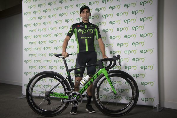 Presentación del Equipo de Ciclismo EPM 2018
Presentación del Equipo de Ciclismo EPM 2018
Fecha: Enero 31 de 2018
Para descargar esta fotografía en alta resolución, haga clic sobre la imagen hasta que la misma se despliegue en la pantalla completa; luego dé clic derecho y elija la opción "guardar imagen como". 
En caso de publicación por cualquier medio, solicitamos acompañarla del crédito: "Foto EPM"
Palabras clave: Presentación del Equipo de Ciclismo EPM 2018