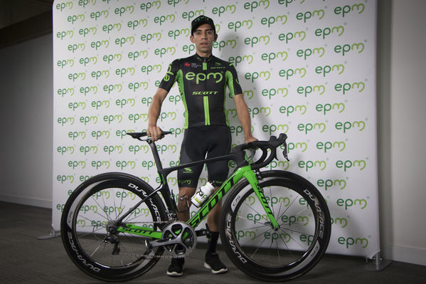 Presentación del Equipo de Ciclismo EPM 2018
Presentación del Equipo de Ciclismo EPM 2018
Fecha: Enero 31 de 2018
Para descargar esta fotografía en alta resolución, haga clic sobre la imagen hasta que la misma se despliegue en la pantalla completa; luego dé clic derecho y elija la opción "guardar imagen como". 
En caso de publicación por cualquier medio, solicitamos acompañarla del crédito: "Foto EPM"
Palabras clave: Presentación del Equipo de Ciclismo EPM 2018