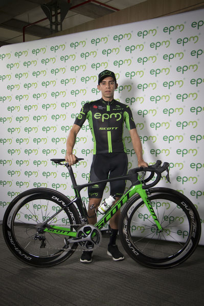 Presentación del Equipo de Ciclismo EPM 2018
Presentación del Equipo de Ciclismo EPM 2018
Fecha: Enero 31 de 2018
Para descargar esta fotografía en alta resolución, haga clic sobre la imagen hasta que la misma se despliegue en la pantalla completa; luego dé clic derecho y elija la opción "guardar imagen como". 
En caso de publicación por cualquier medio, solicitamos acompañarla del crédito: "Foto EPM"
Palabras clave: Presentación del Equipo de Ciclismo EPM 2018