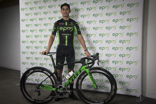 Presentación del Equipo de Ciclismo EPM 2018
Presentación del Equipo de Ciclismo EPM 2018
Fecha: Enero 31 de 2018
Para descargar esta fotografía en alta resolución, haga clic sobre la imagen hasta que la misma se despliegue en la pantalla completa; luego dé clic derecho y elija la opción "guardar imagen como". 
En caso de publicación por cualquier medio, solicitamos acompañarla del crédito: "Foto EPM"
Palabras clave: Presentación del Equipo de Ciclismo EPM 2018