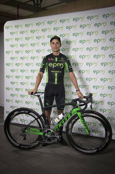 Presentación del Equipo de Ciclismo EPM 2018
Presentación del Equipo de Ciclismo EPM 2018
Fecha: Enero 31 de 2018
Para descargar esta fotografía en alta resolución, haga clic sobre la imagen hasta que la misma se despliegue en la pantalla completa; luego dé clic derecho y elija la opción "guardar imagen como". 
En caso de publicación por cualquier medio, solicitamos acompañarla del crédito: "Foto EPM"
Palabras clave: Presentación del Equipo de Ciclismo EPM 2018