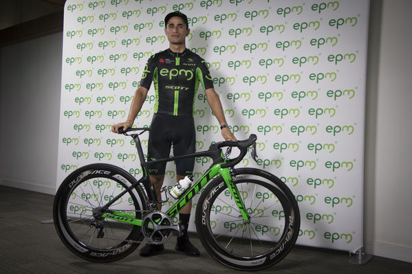 Presentación del Equipo de Ciclismo EPM 2018
Presentación del Equipo de Ciclismo EPM 2018
Fecha: Enero 31 de 2018
Para descargar esta fotografía en alta resolución, haga clic sobre la imagen hasta que la misma se despliegue en la pantalla completa; luego dé clic derecho y elija la opción "guardar imagen como". 
En caso de publicación por cualquier medio, solicitamos acompañarla del crédito: "Foto EPM"
Palabras clave: Presentación del Equipo de Ciclismo EPM 2018