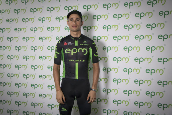 Presentación del Equipo de Ciclismo EPM 2018
Presentación del Equipo de Ciclismo EPM 2018
Fecha: Enero 31 de 2018
Para descargar esta fotografía en alta resolución, haga clic sobre la imagen hasta que la misma se despliegue en la pantalla completa; luego dé clic derecho y elija la opción "guardar imagen como". 
En caso de publicación por cualquier medio, solicitamos acompañarla del crédito: "Foto EPM"
Palabras clave: Presentación del Equipo de Ciclismo EPM 2018