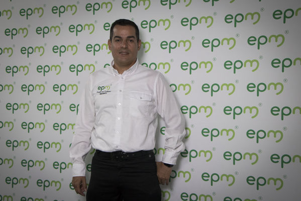 Presentación del Equipo de Ciclismo EPM 2018
Presentación del Equipo de Ciclismo EPM 2018
Fecha: Enero 31 de 2018
Para descargar esta fotografía en alta resolución, haga clic sobre la imagen hasta que la misma se despliegue en la pantalla completa; luego dé clic derecho y elija la opción "guardar imagen como". 
En caso de publicación por cualquier medio, solicitamos acompañarla del crédito: "Foto EPM"
Palabras clave: Presentación del Equipo de Ciclismo EPM 2018