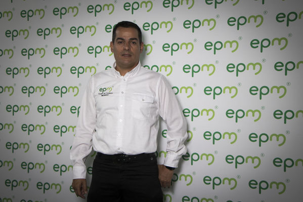 Presentación del Equipo de Ciclismo EPM 2018
Presentación del Equipo de Ciclismo EPM 2018
Fecha: Enero 31 de 2018
Para descargar esta fotografía en alta resolución, haga clic sobre la imagen hasta que la misma se despliegue en la pantalla completa; luego dé clic derecho y elija la opción "guardar imagen como". 
En caso de publicación por cualquier medio, solicitamos acompañarla del crédito: "Foto EPM"
Palabras clave: Presentación del Equipo de Ciclismo EPM 2018