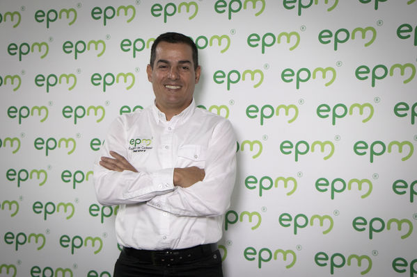 Presentación del Equipo de Ciclismo EPM 2018
Presentación del Equipo de Ciclismo EPM 2018
Fecha: Enero 31 de 2018
Para descargar esta fotografía en alta resolución, haga clic sobre la imagen hasta que la misma se despliegue en la pantalla completa; luego dé clic derecho y elija la opción "guardar imagen como". 
En caso de publicación por cualquier medio, solicitamos acompañarla del crédito: "Foto EPM"
Palabras clave: Presentación del Equipo de Ciclismo EPM 2018