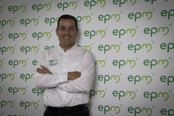 Presentación del Equipo de Ciclismo EPM 2018
Presentación del Equipo de Ciclismo EPM 2018
Fecha: Enero 31 de 2018
Para descargar esta fotografía en alta resolución, haga clic sobre la imagen hasta que la misma se despliegue en la pantalla completa; luego dé clic derecho y elija la opción "guardar imagen como". 
En caso de publicación por cualquier medio, solicitamos acompañarla del crédito: "Foto EPM"
Palabras clave: Presentación del Equipo de Ciclismo EPM 2018