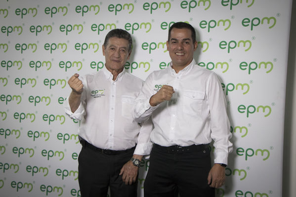 Presentación del Equipo de Ciclismo EPM 2018
Presentación del Equipo de Ciclismo EPM 2018
Fecha: Enero 31 de 2018
Para descargar esta fotografía en alta resolución, haga clic sobre la imagen hasta que la misma se despliegue en la pantalla completa; luego dé clic derecho y elija la opción "guardar imagen como". 
En caso de publicación por cualquier medio, solicitamos acompañarla del crédito: "Foto EPM"
Palabras clave: Presentación del Equipo de Ciclismo EPM 2018