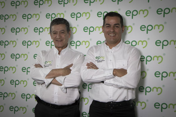 Presentación del Equipo de Ciclismo EPM 2018
Presentación del Equipo de Ciclismo EPM 2018
Fecha: Enero 31 de 2018
Para descargar esta fotografía en alta resolución, haga clic sobre la imagen hasta que la misma se despliegue en la pantalla completa; luego dé clic derecho y elija la opción "guardar imagen como". 
En caso de publicación por cualquier medio, solicitamos acompañarla del crédito: "Foto EPM"
Palabras clave: Presentación del Equipo de Ciclismo EPM 2018