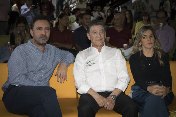 Presentación Equipo Ciclismo EPM 2018
Presentación del Equipo de Ciclismo EPM 2018
Fecha: Enero 31 de 2018
Para descargar esta fotografía en alta resolución, haga clic sobre la imagen hasta que la misma se despliegue en la pantalla completa; luego dé clic derecho y elija la opción "guardar imagen como". 
En caso de publicación por cualquier medio, solicitamos acompañarla del crédito: "Foto EPM"
Palabras clave: Presentación Equipo Ciclismo EPM 2018