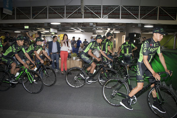 Presentación Equipo Ciclismo EPM 2018
Presentación del Equipo de Ciclismo EPM 2018
Fecha: Enero 31 de 2018
Para descargar esta fotografía en alta resolución, haga clic sobre la imagen hasta que la misma se despliegue en la pantalla completa; luego dé clic derecho y elija la opción "guardar imagen como". 
En caso de publicación por cualquier medio, solicitamos acompañarla del crédito: "Foto EPM"
Palabras clave: Presentación Equipo Ciclismo EPM 2018