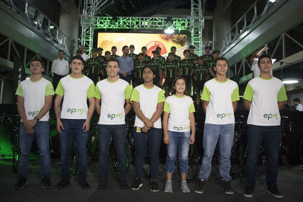 Presentación Equipo Ciclismo EPM 2018
Presentación del Equipo de Ciclismo EPM 2018
Fecha: Enero 31 de 2018
Para descargar esta fotografía en alta resolución, haga clic sobre la imagen hasta que la misma se despliegue en la pantalla completa; luego dé clic derecho y elija la opción "guardar imagen como". 
En caso de publicación por cualquier medio, solicitamos acompañarla del crédito: "Foto EPM"
Palabras clave: Presentación Equipo Ciclismo EPM 2018