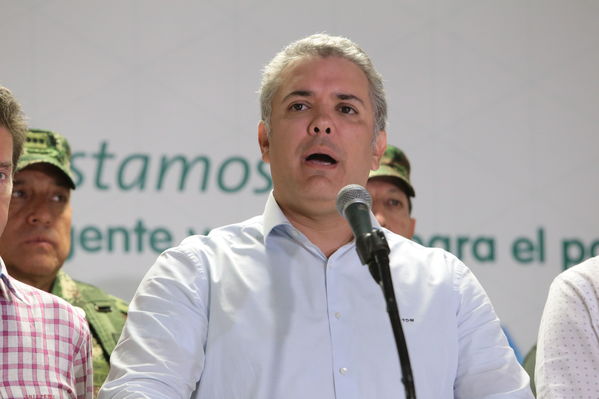 Declaraciones a medios del Presidente Ivan Duque Marquez y el gerente  de EPM Jorge Londoño
Declaraciones a medios del Presidente Ivan Duque Marquez y el gerente  de EPM Jorge Londoño
Febrero 12 2019 
Para descargar esta fotografía en alta resolución, haga clic sobre la imagen hasta que la misma se despliegue en la pantalla completa; luego dé clic derecho y elija la opción "guardar imagen como". 
En caso de publicación por cualquier medio, solicitamos acompañarla del crédito: "Foto EPM"
Palabras clave: Declaraciones a medios del Presidente Ivan Duque Marquez y el gerente  de EPM Jorge Londoño