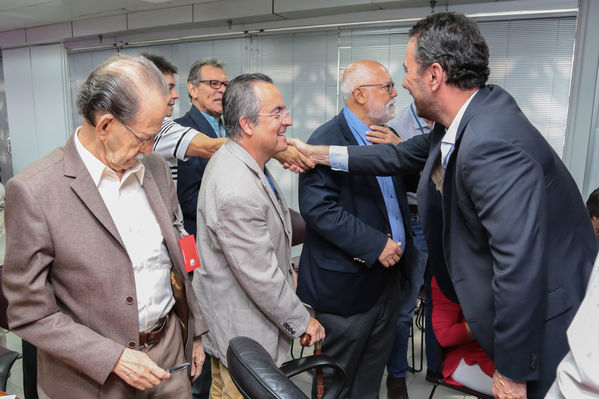 Presentación del concurso “Encendamos la alegría”
Presentación del concurso “Encendamos la alegría”
Fecha: Febrero 15 de 2017
Para descargar esta fotografía en alta resolución, haga clic sobre la imagen hasta que la misma se despliegue en la pantalla completa; luego dé clic derecho y elija la opción "guardar imagen como". 
En caso de publicación por cualquier medio, solicitamos acompañarla del crédito: "Foto EPM"
Palabras clave: Presentación concurso Encendamos alegría